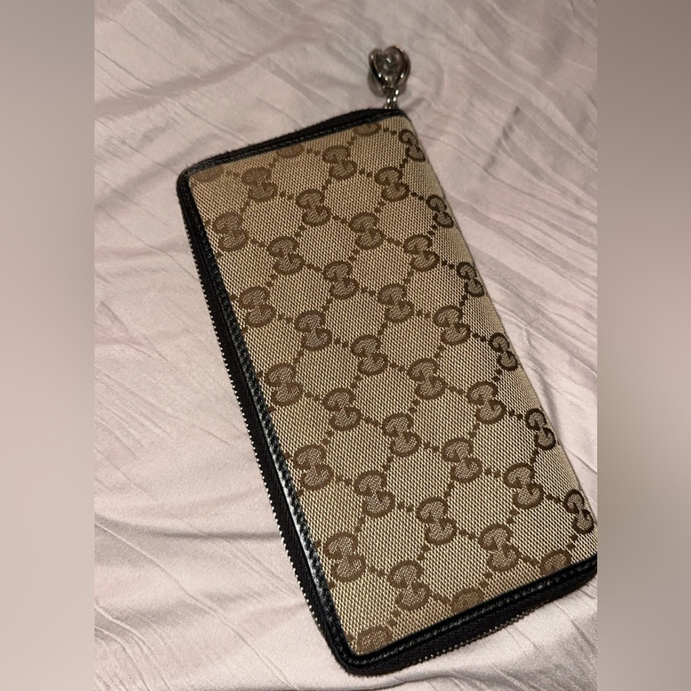 GG Supreme canvas Gucci zip-around wallet
